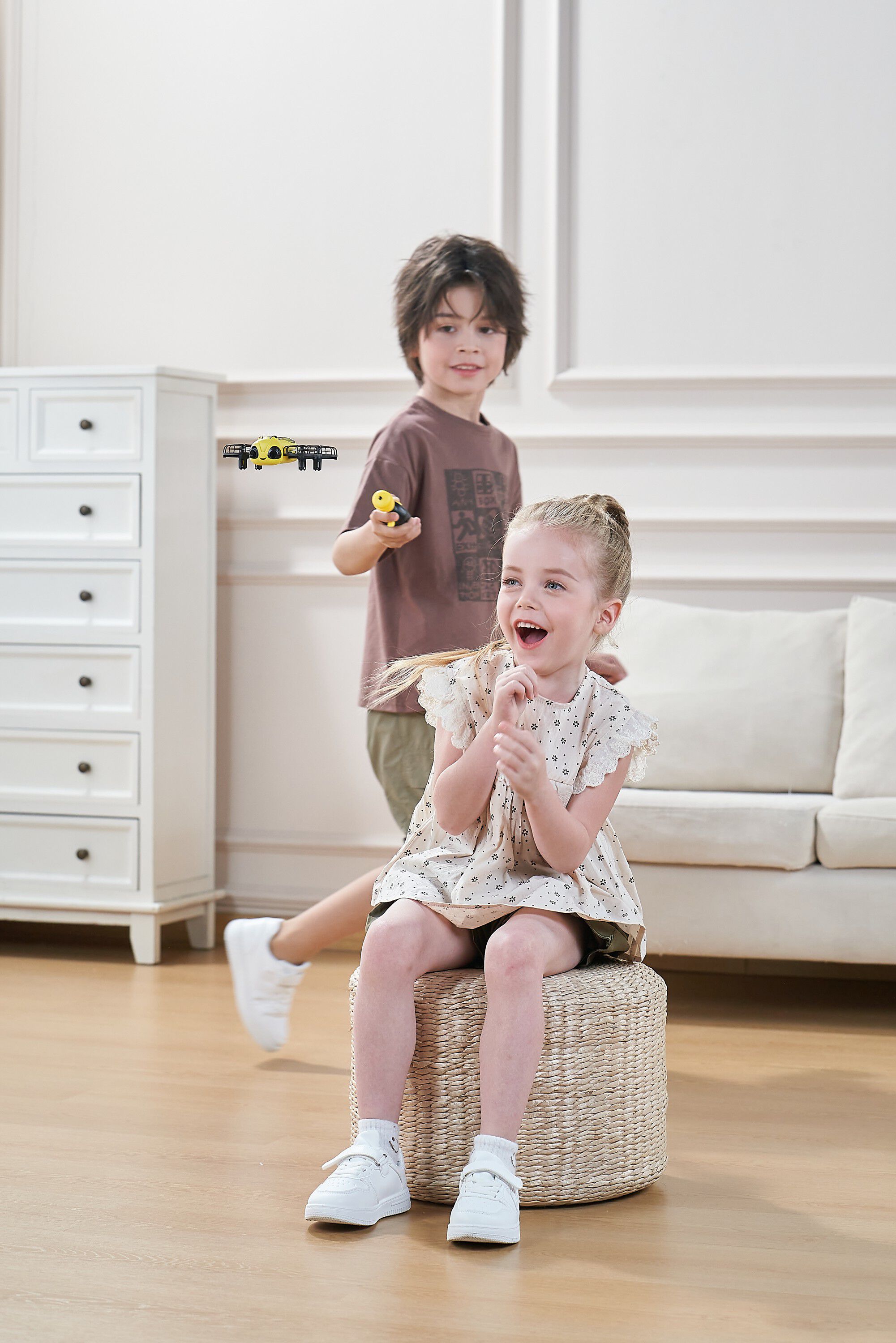 REVOLT Follow me Bee RC