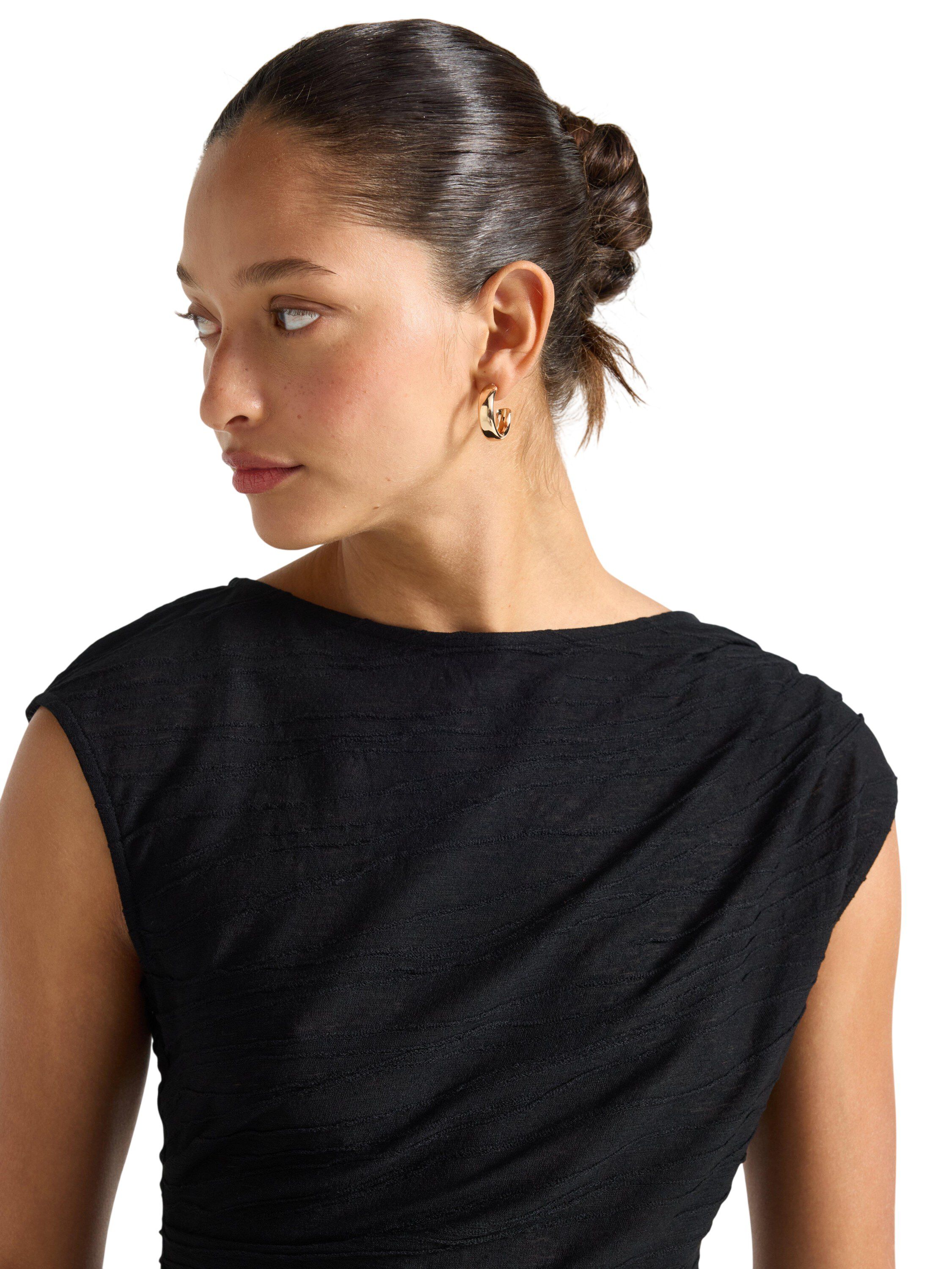 Ermel&oslash;s topp med rynker langs siden