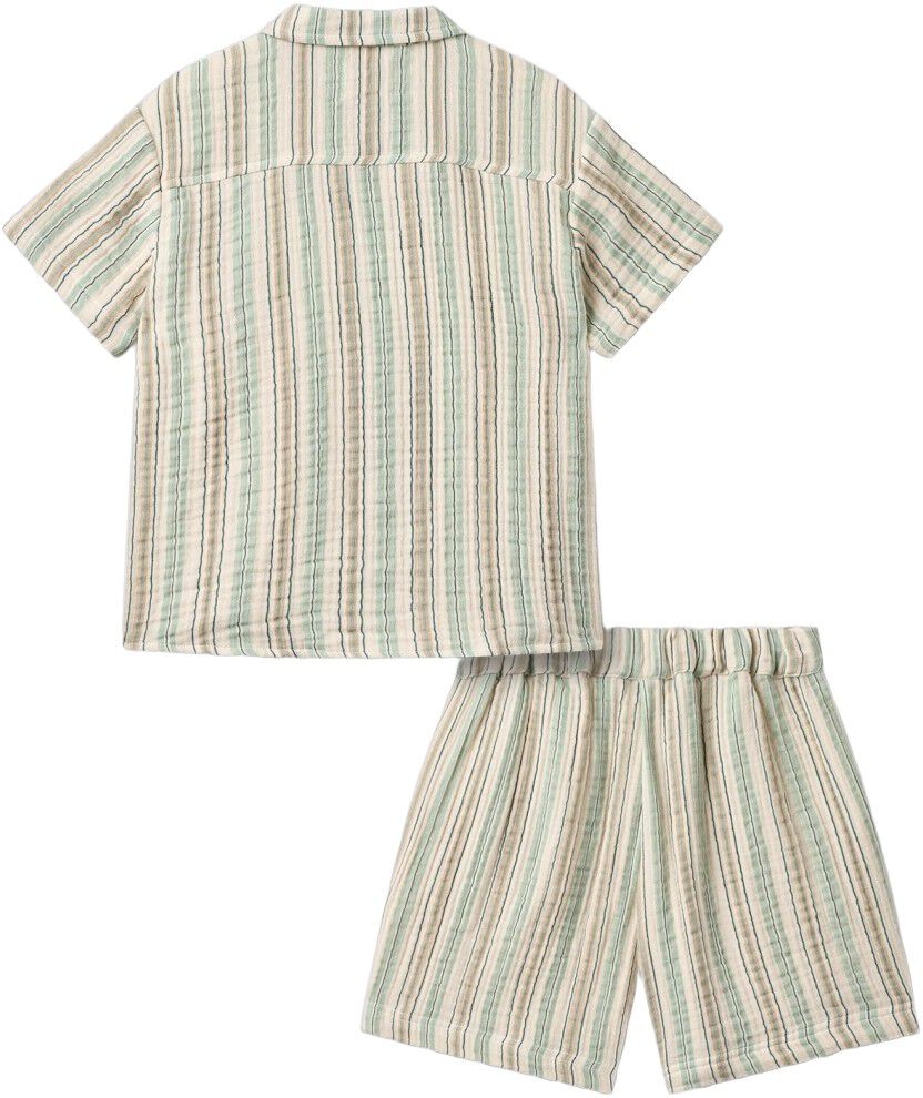 S&aelig;t med Skjorte og Shorts