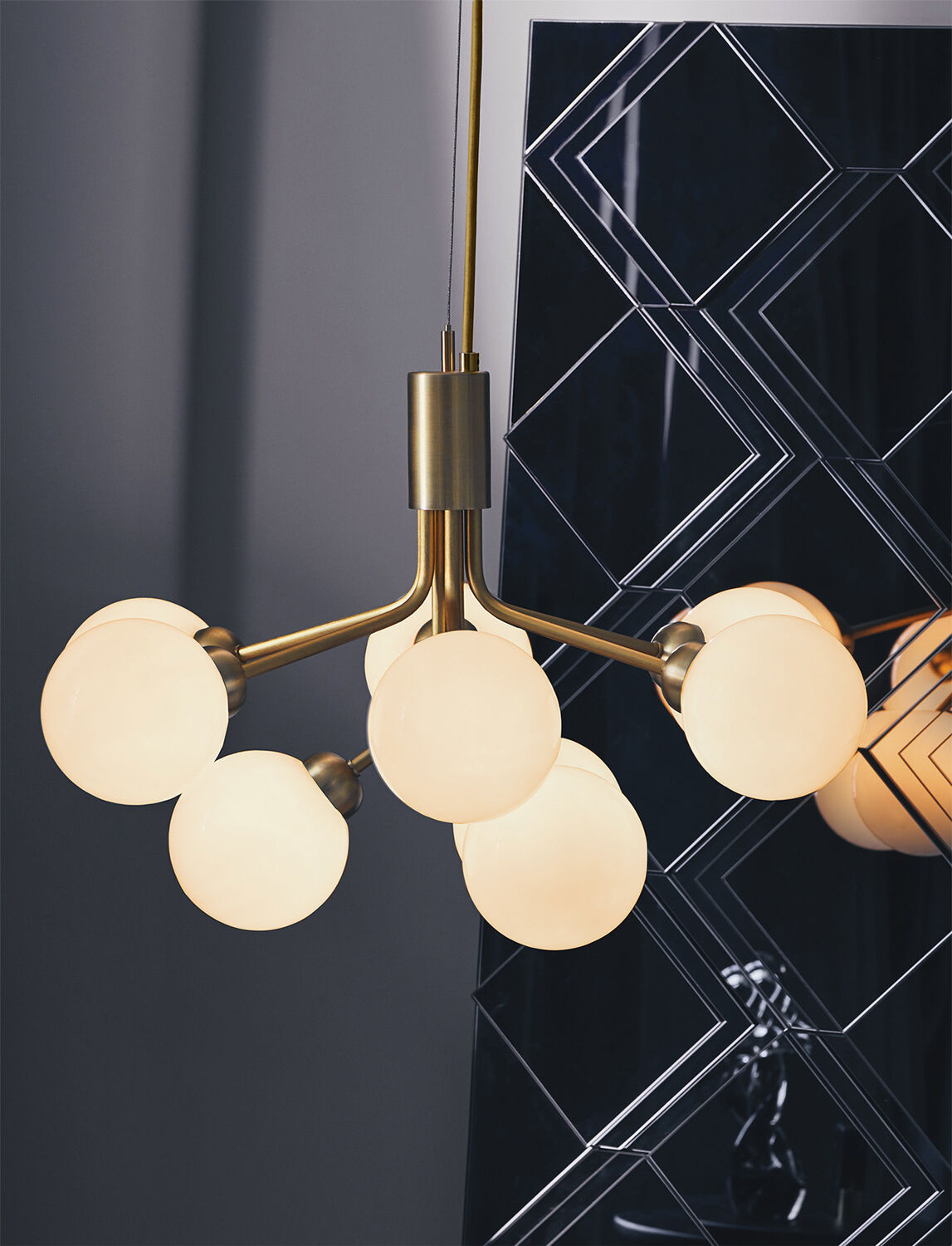 Apiales 9, brushed brass / opal