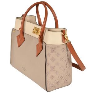 Louis Vuitton On My Side