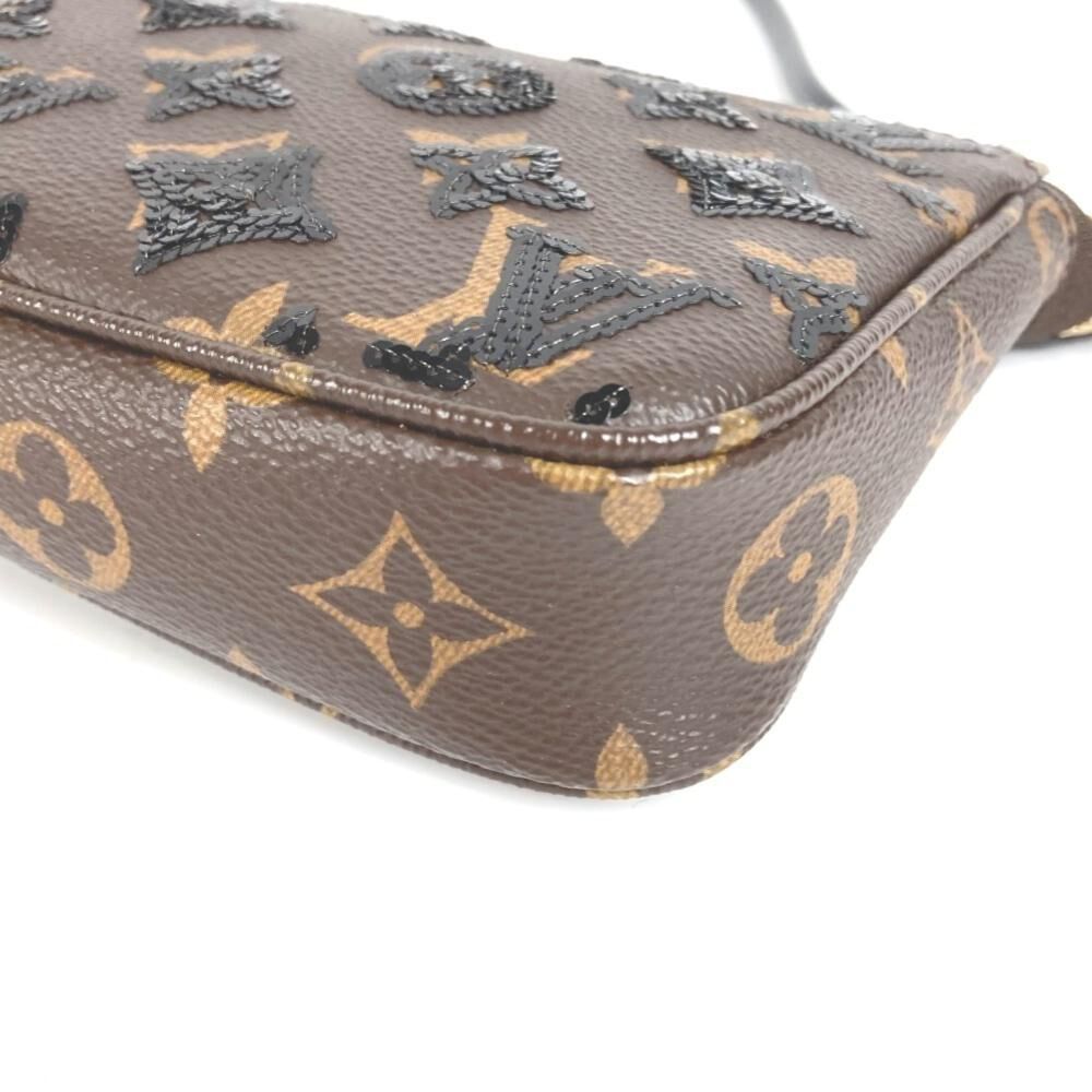 Louis Vuitton Shoulder Bags