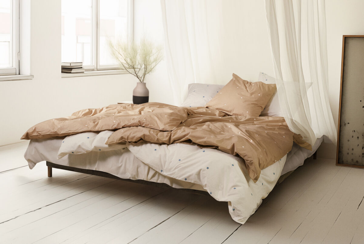 Daisy Senget&oslash;j 140x220 cm sand/hvid DK