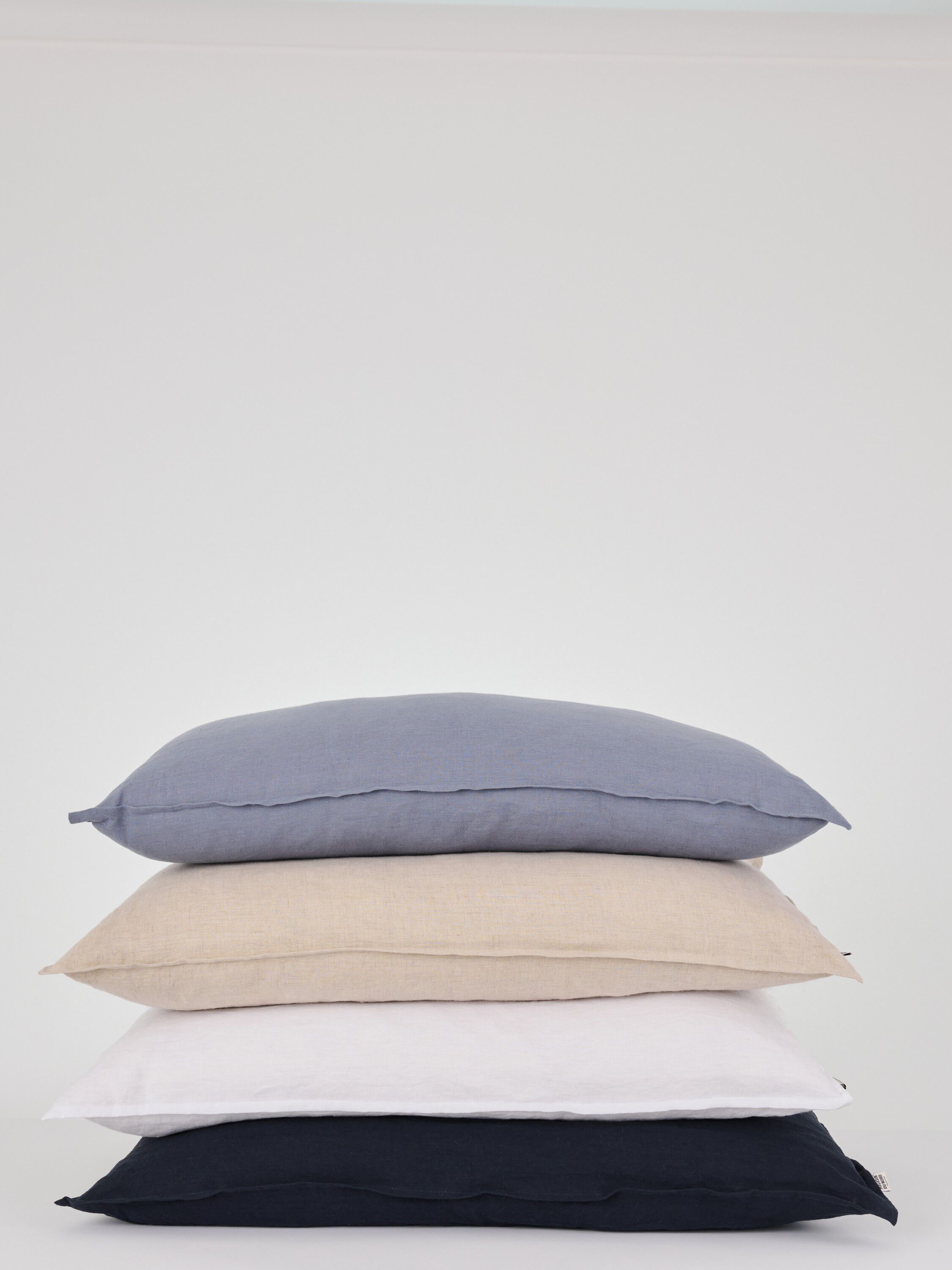 H&oslash;r vasket pude M&oslash;rkebl&aring; 60x90