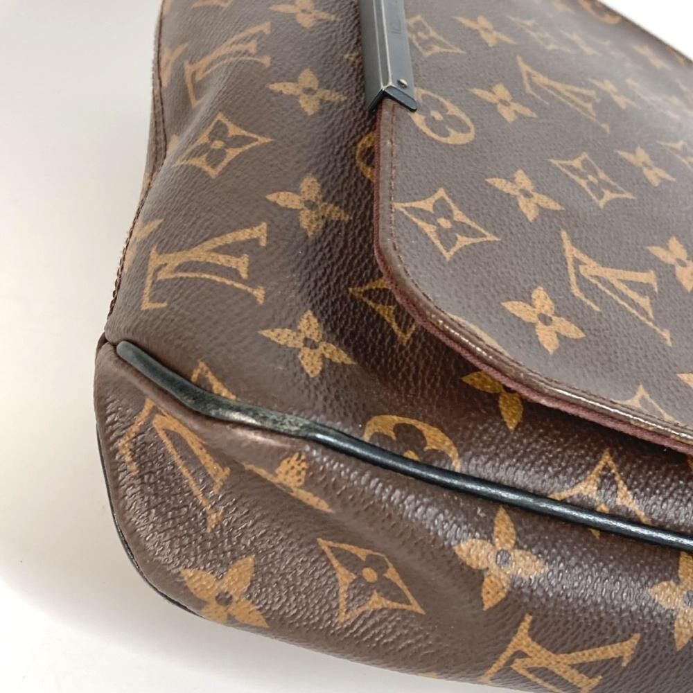 Louis Vuitton Messenger
