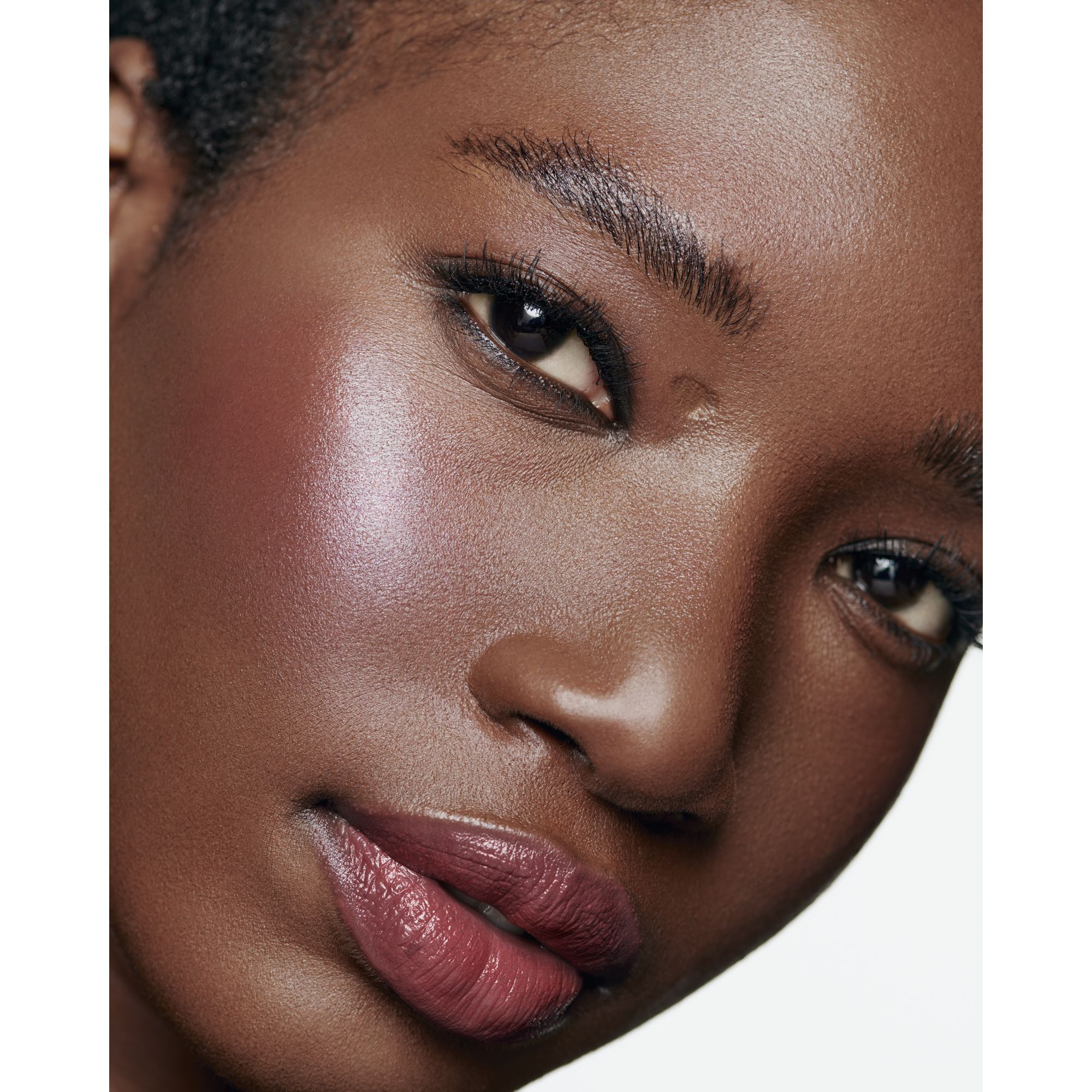 FREMH&AElig;VER FARVEN GIVER N&AElig;RING FYLDE