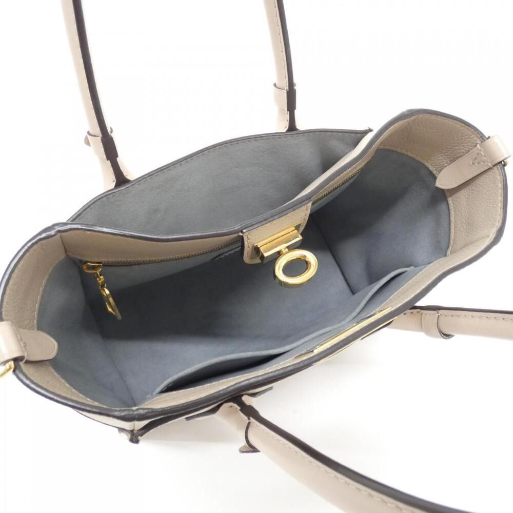 Louis Vuitton On My Side