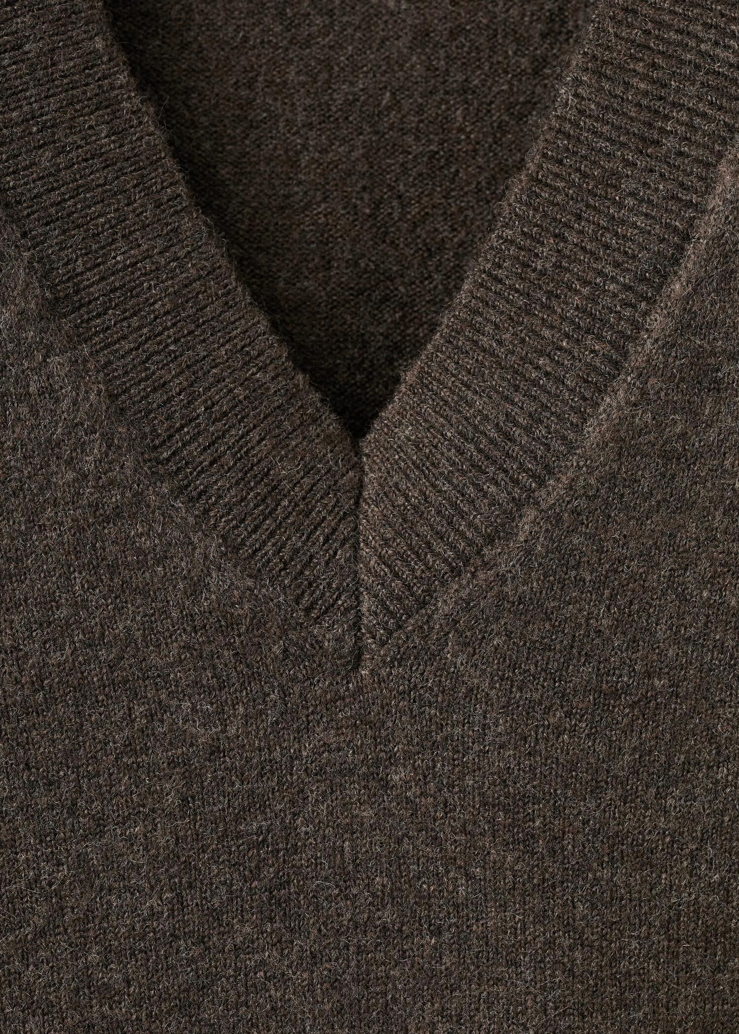 Fine-knit V-neck sweater