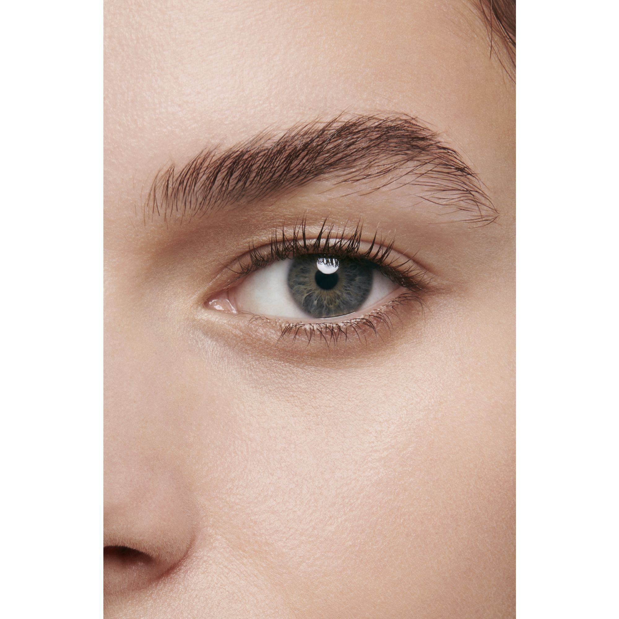 RADIANCE-GENERATING CARE CONCEALER