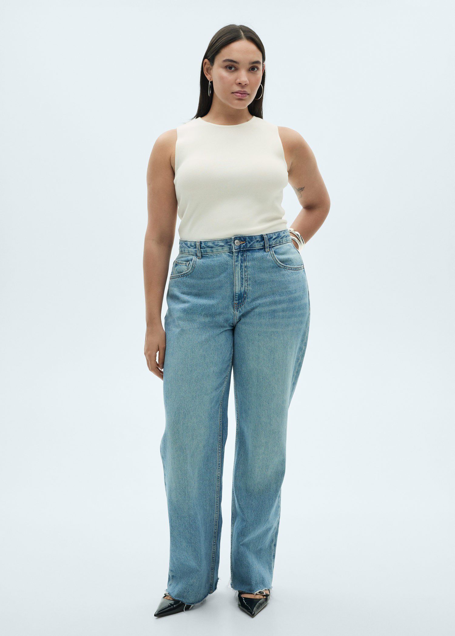 Sleeveless fitted knitted top