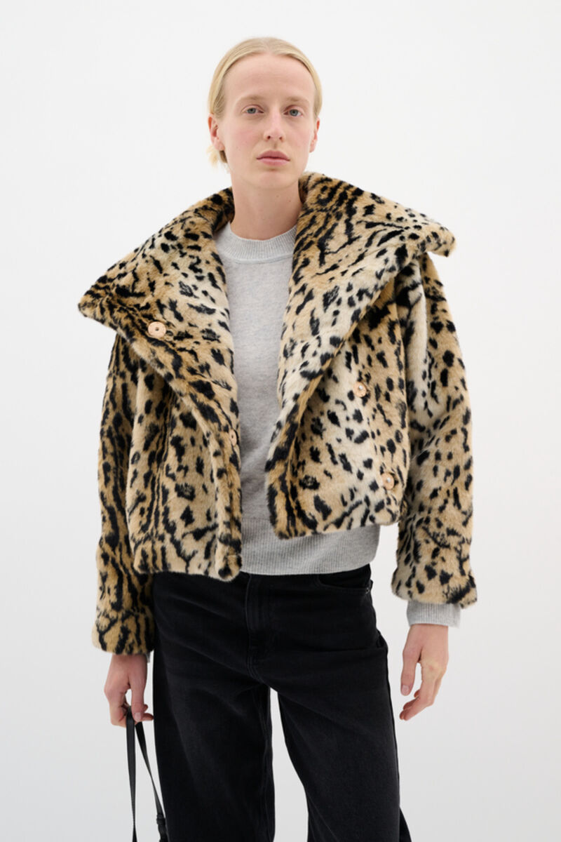 Yobaiw Coat