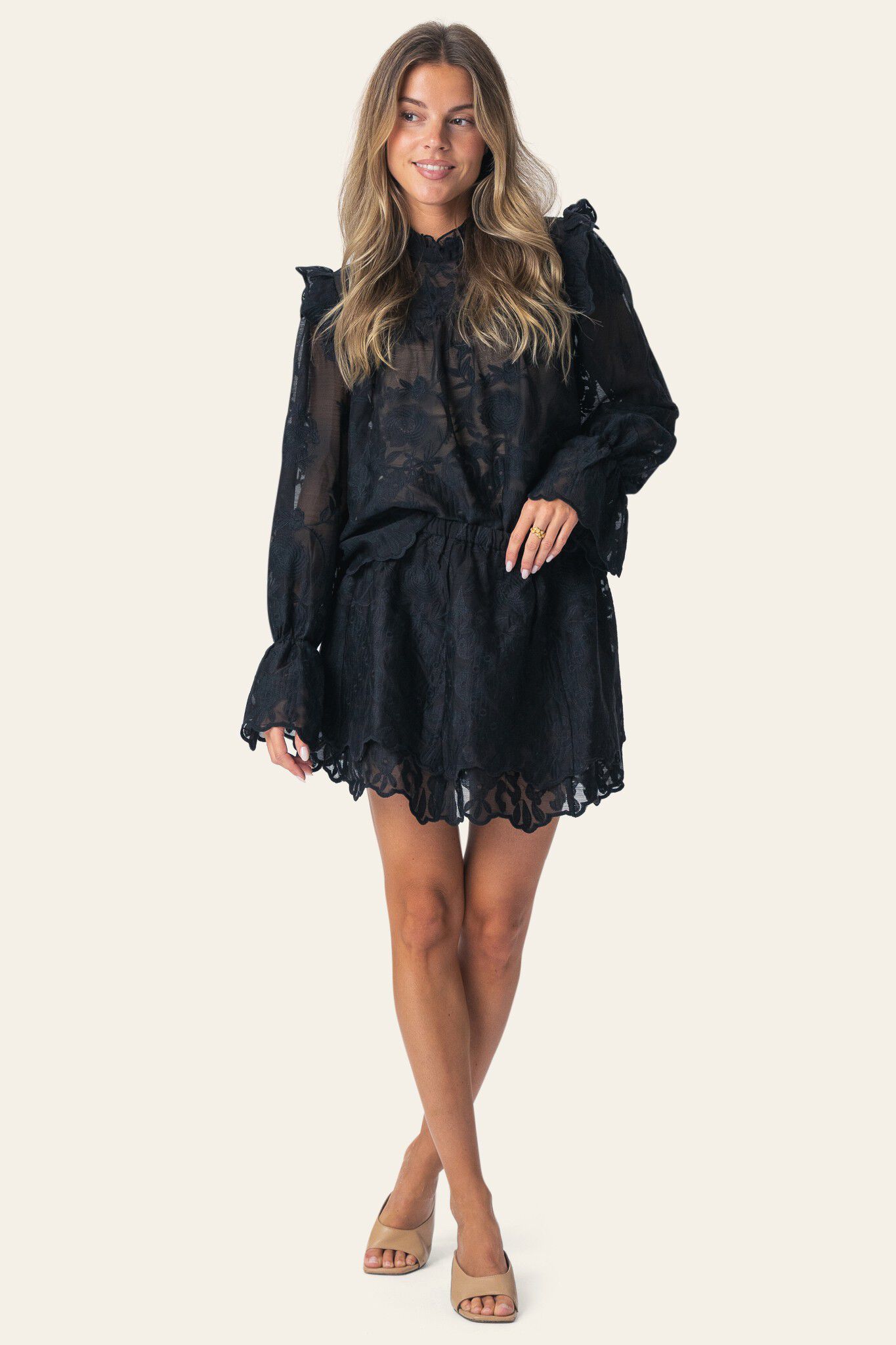 EllinorIC Lace Mini Skirt