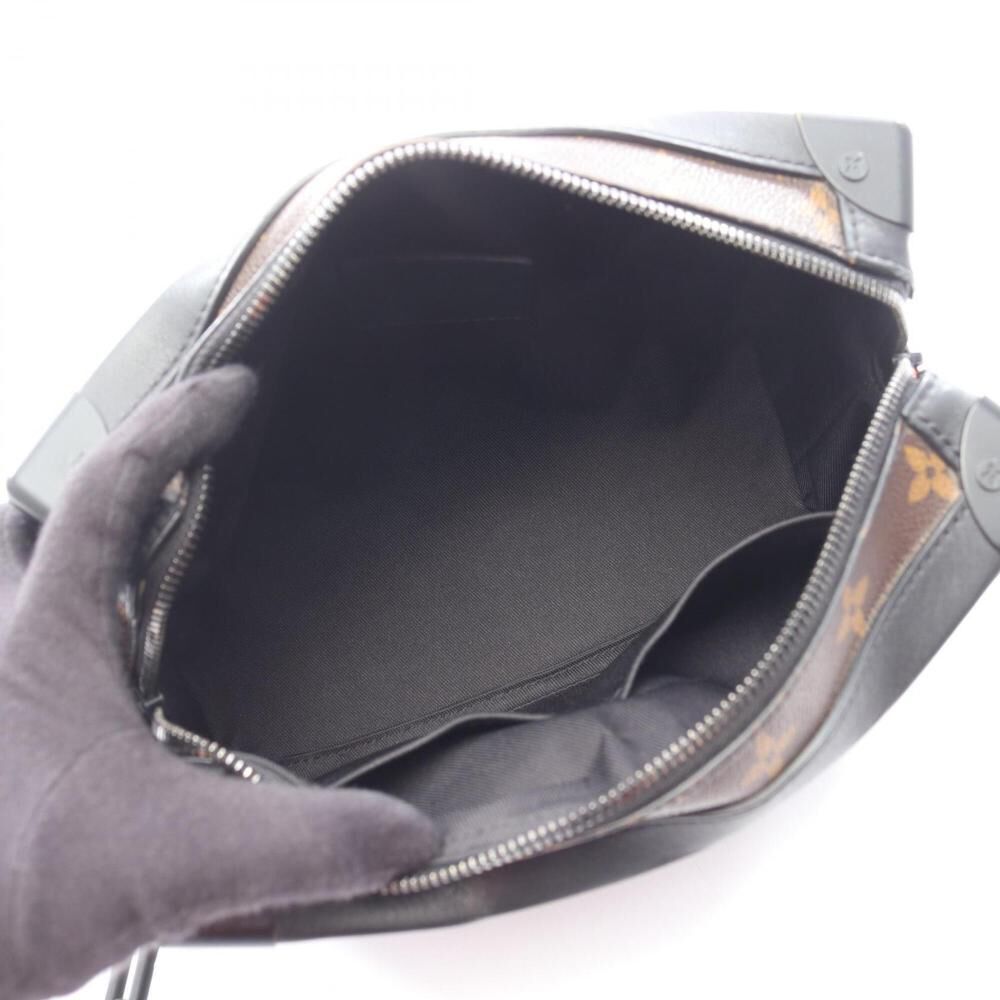 Louis Vuitton Shoulder Bags