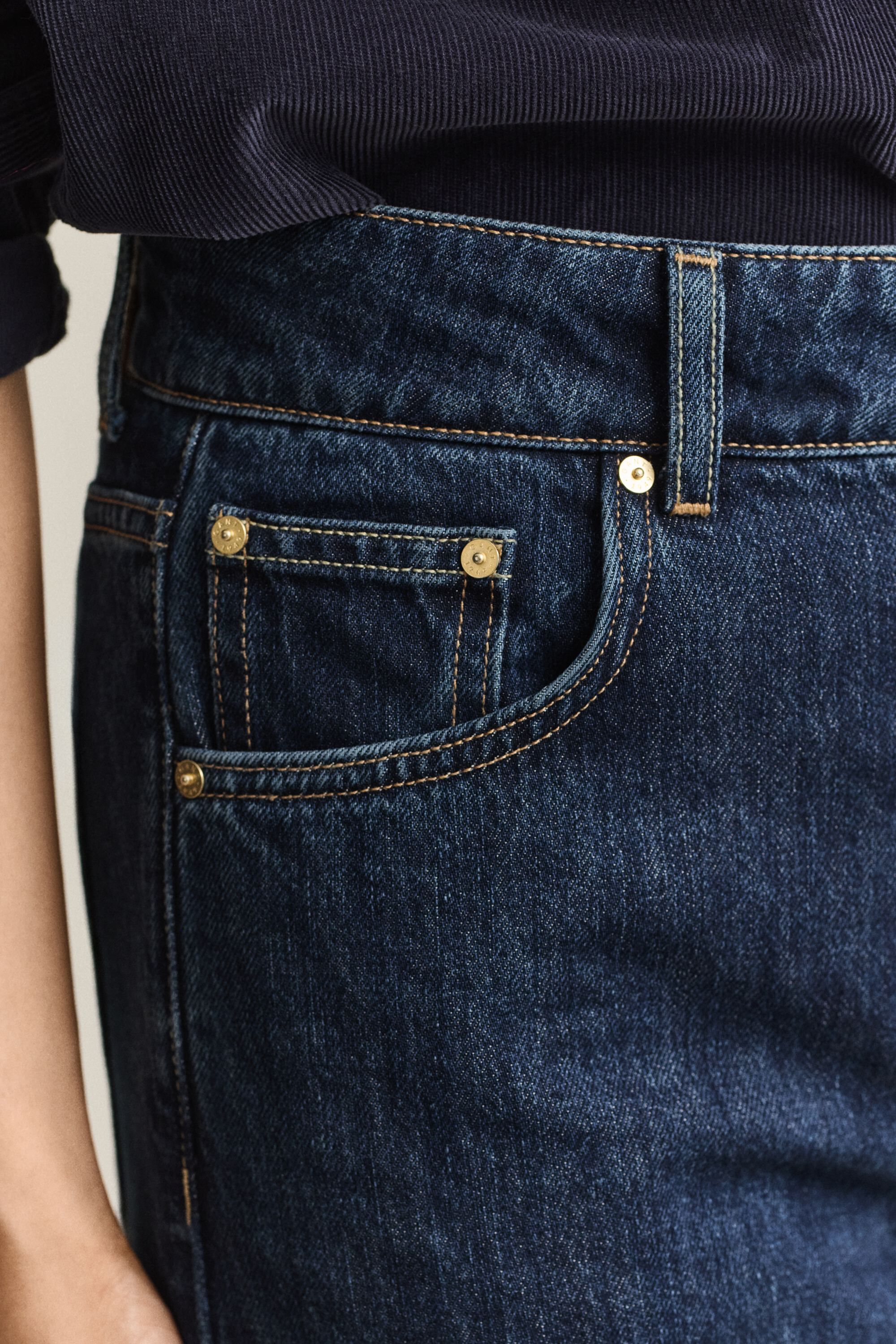 RELAXED DOUBLE BUTTON JEANS