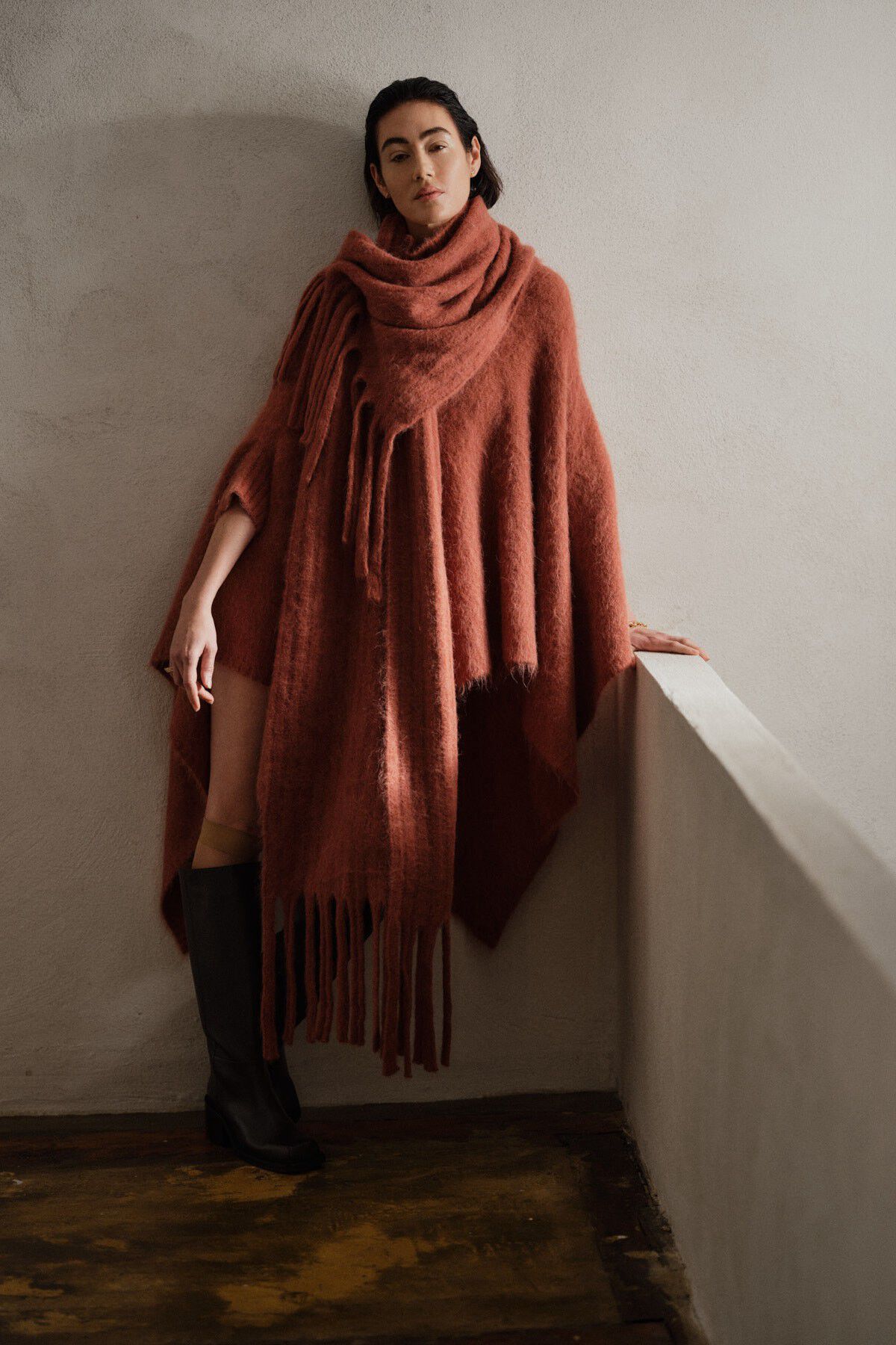 Fluffy knit poncho - Dede