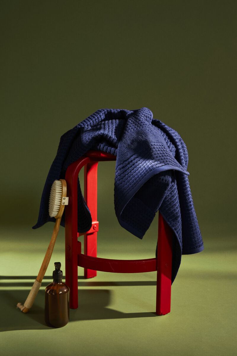 Check H&aring;ndkl&aelig;de 70x140 cm marine bl&aring;