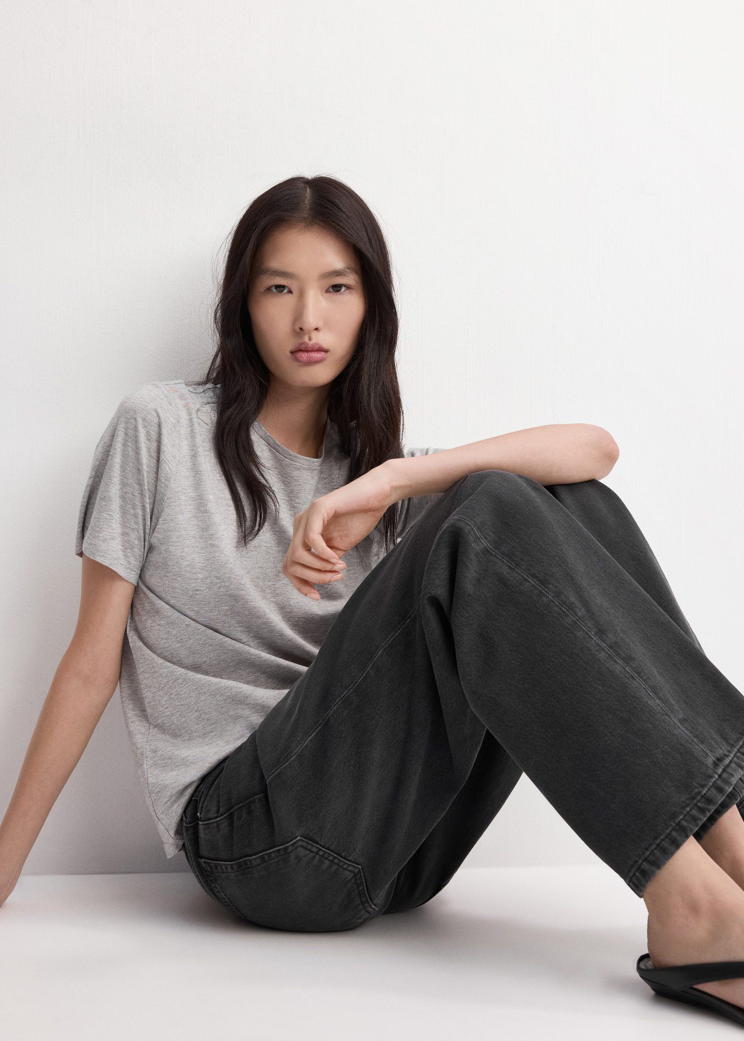 Low-rise wide leg jeans