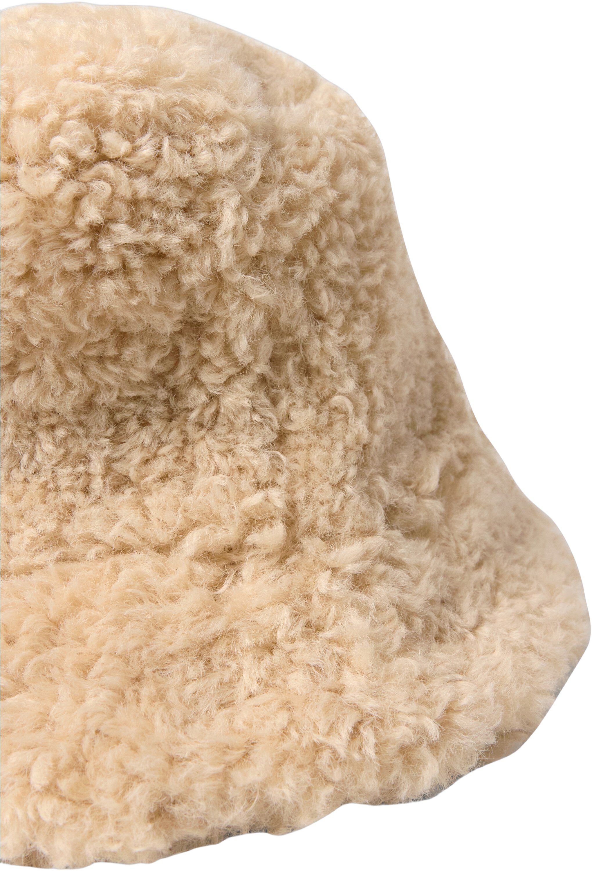 Fluffy bucket hat in soft faux fur.