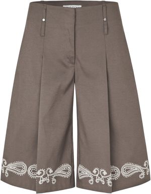 2492 Embroidered Canvas, Pleated Eyelet Bermuda