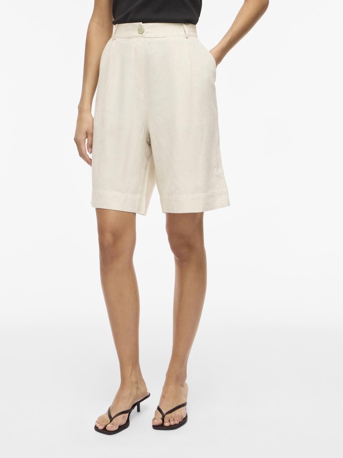 VIPRISILLA HW BERMUDA SHORTS/VOL -