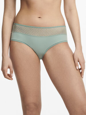 Norah Chic Covering Shorty