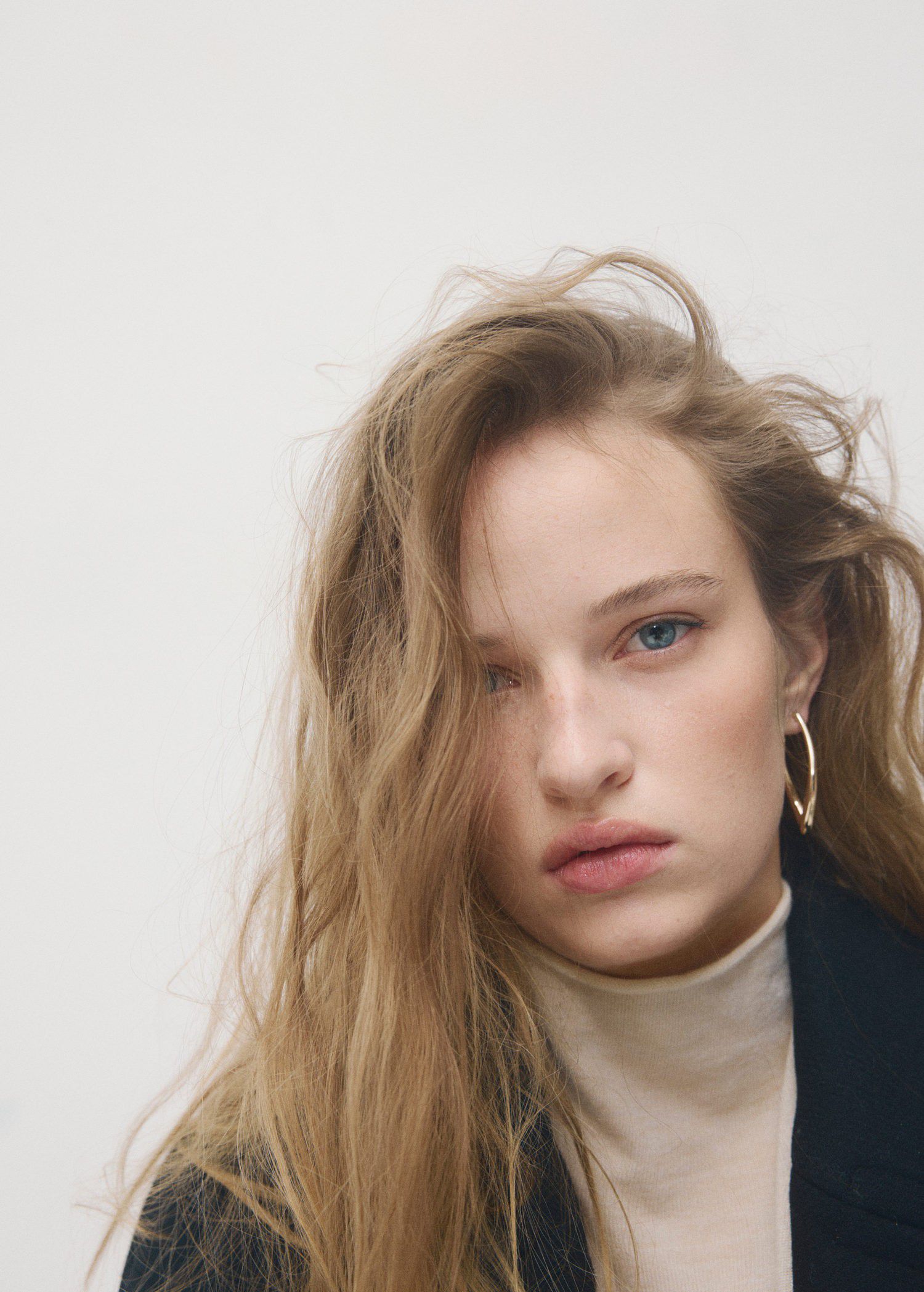 Twisted hoop earrings