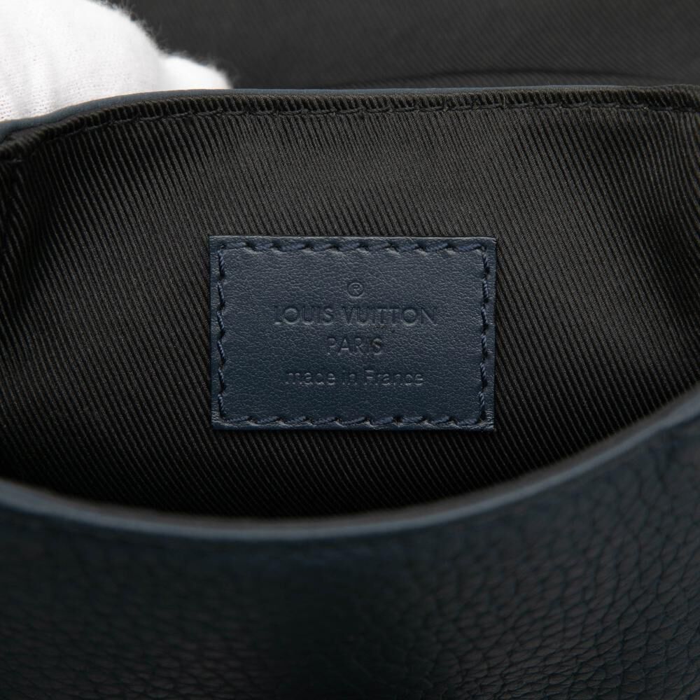 Louis Vuitton Shoulder Bags