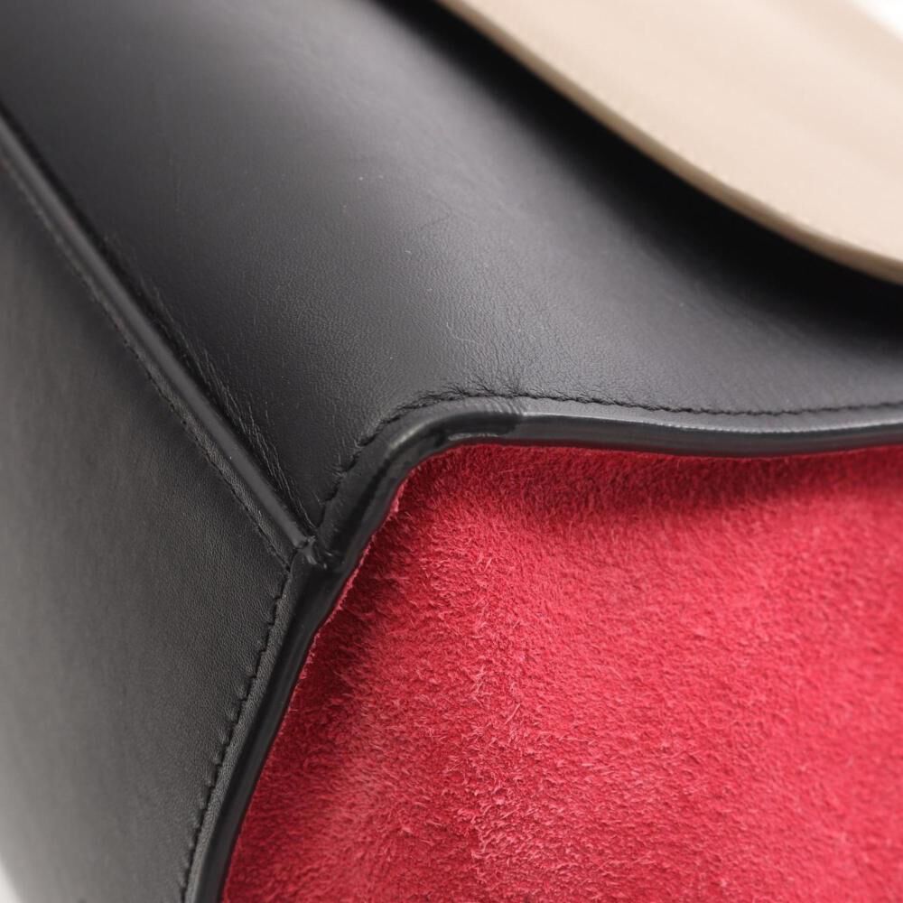 C&eacute;line Trapeze