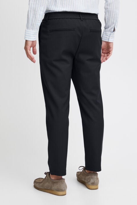 CFMARC performance pants with pleat