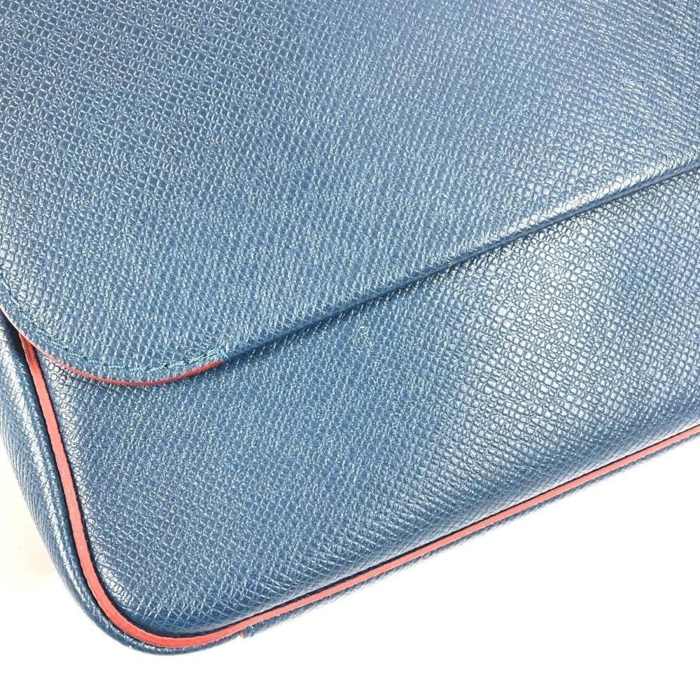 Louis Vuitton Messenger