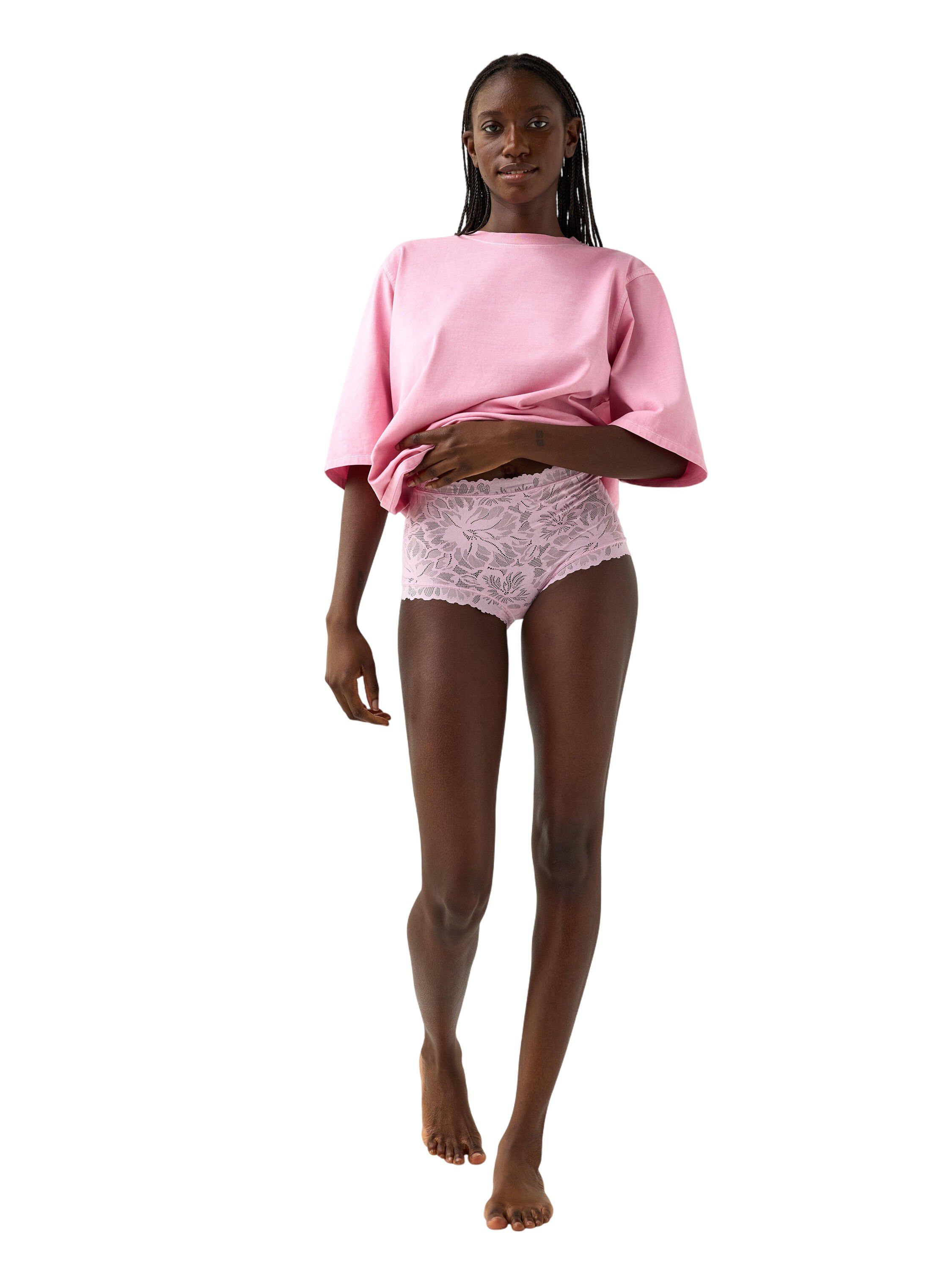 Briefs in soft and comfy lace with