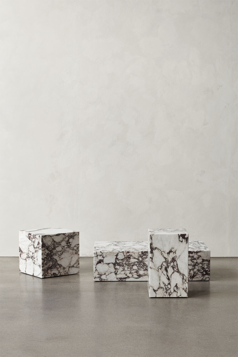 Plinth Cubic, Calacatta Viola