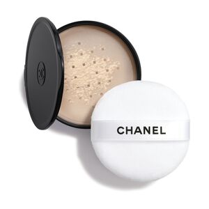 L&Oslash;ST PUDDER, NATURLIG FINISH. ON-THE-GO FORMAT