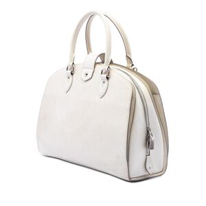 Louis Vuitton Pont Neuf