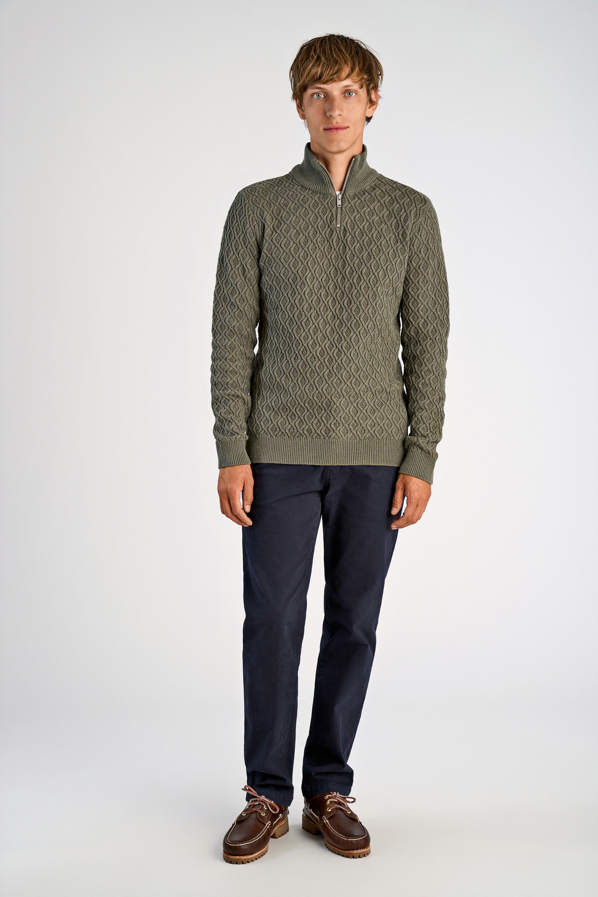 Recycle structure half zip