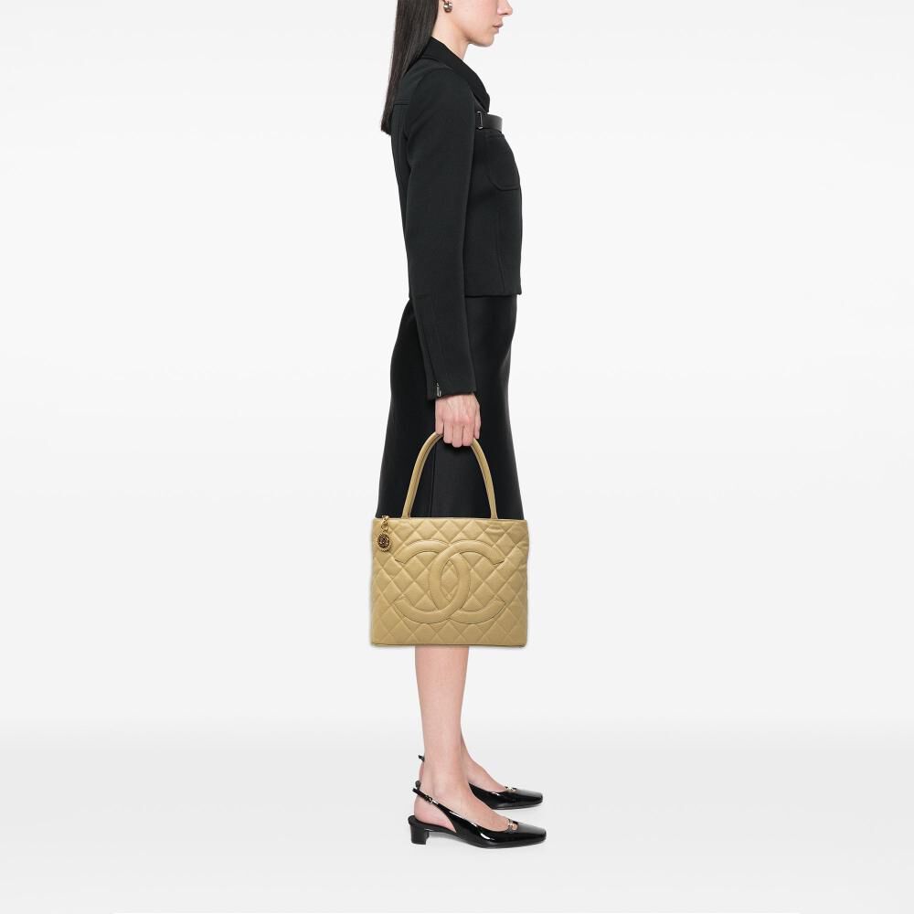 Chanel Medaillon