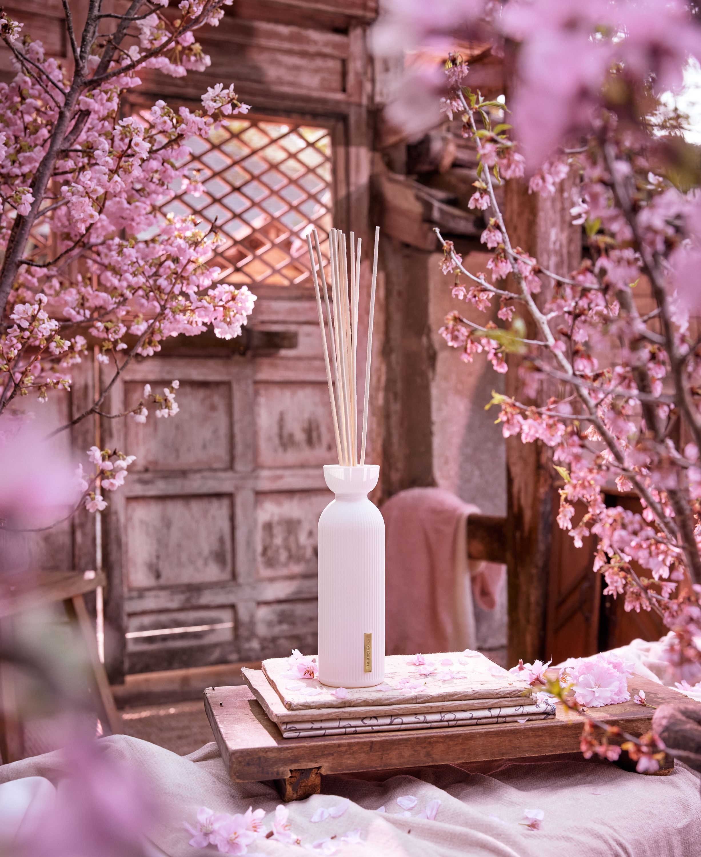 The Ritual of Sakura Fragrance Sticks 250ml