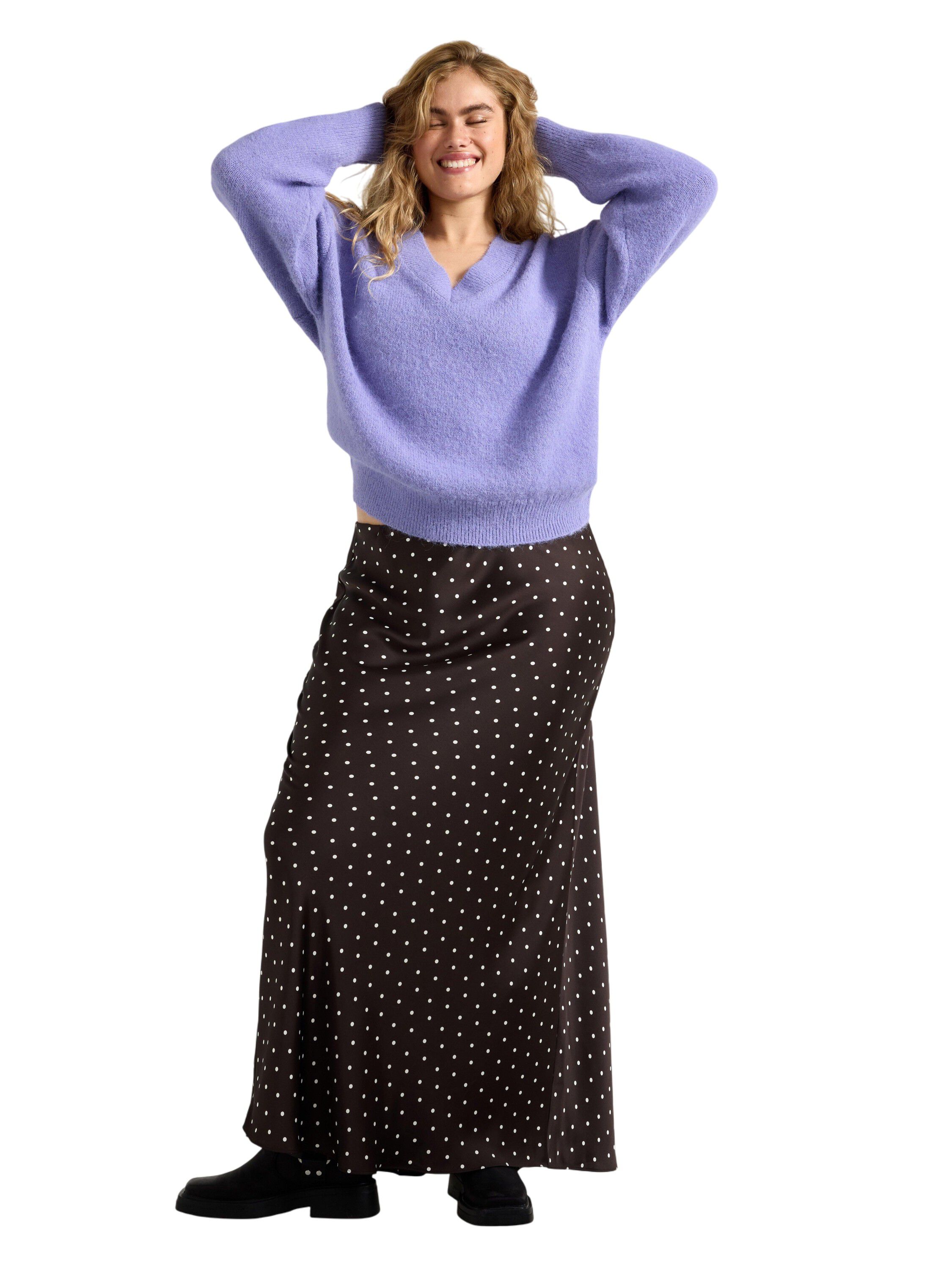 Strikket V-hals tr&oslash;je med en afslap