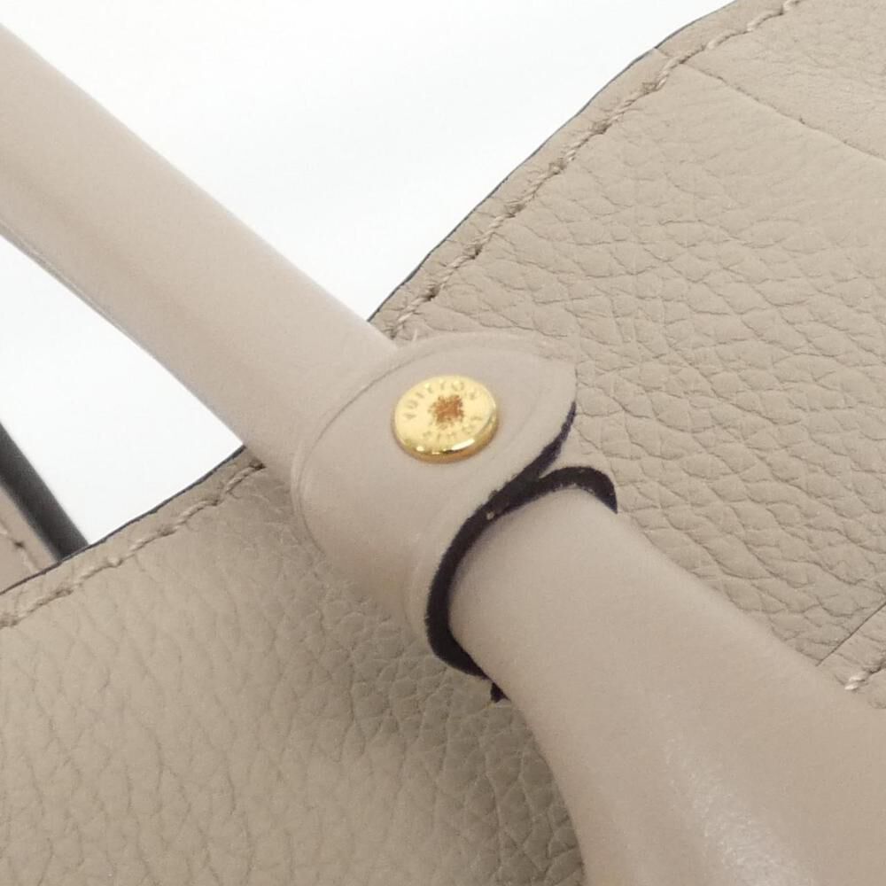 Louis Vuitton On My Side