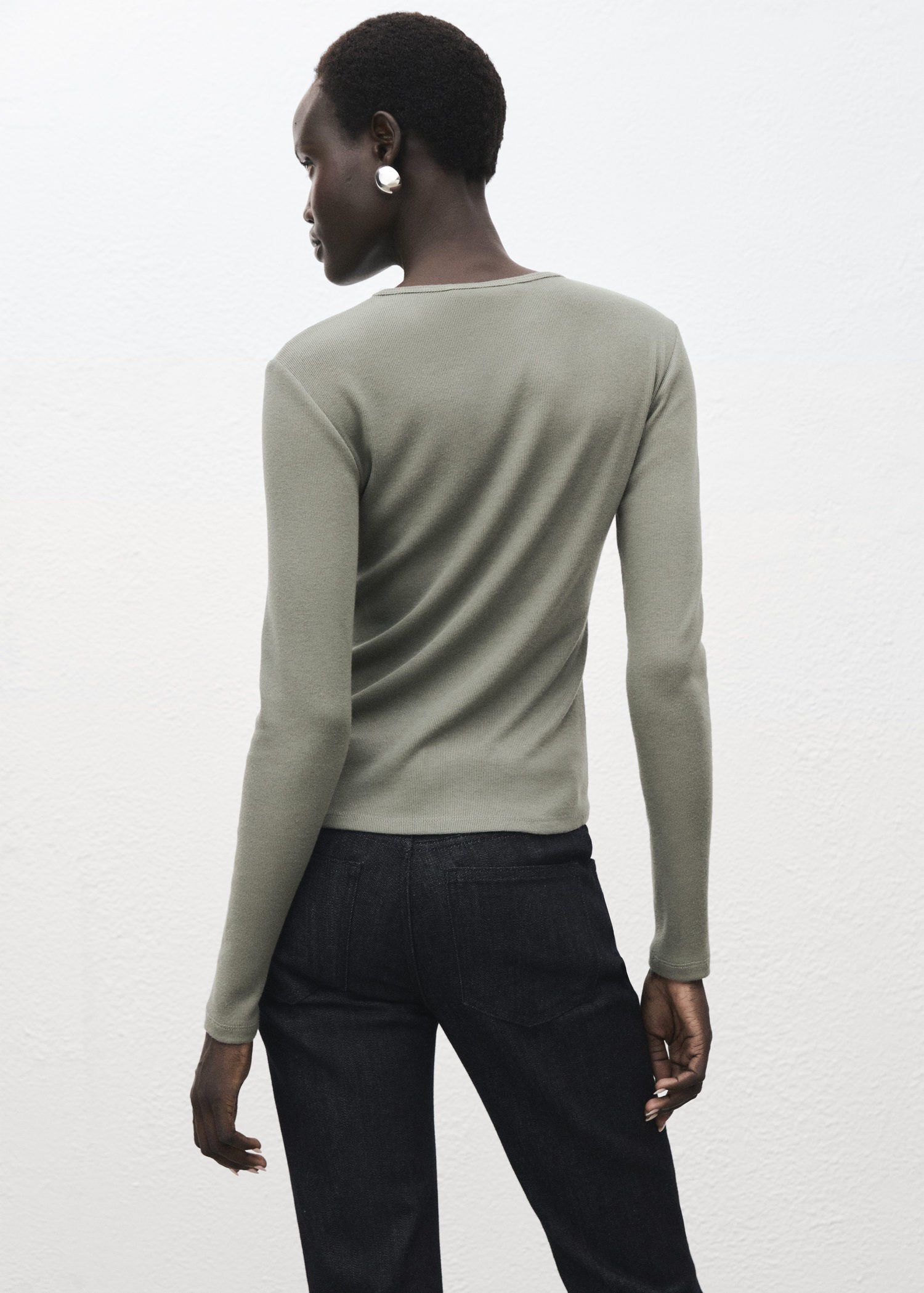 Ribbed long-sleeved t-shirt