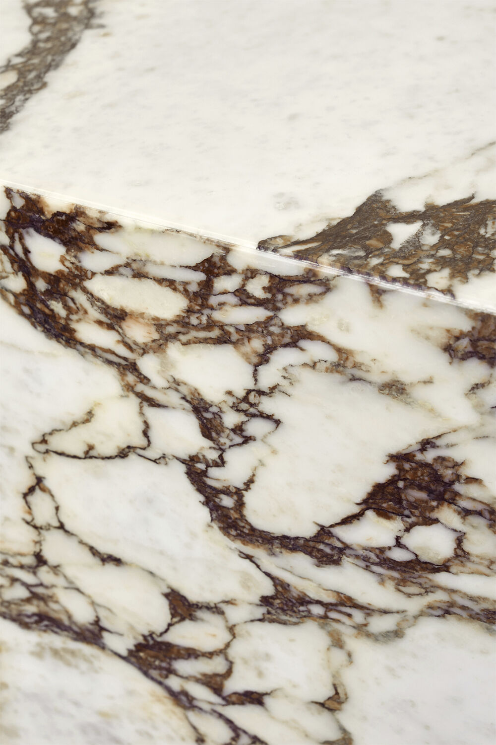 Plinth Cubic, Calacatta Viola