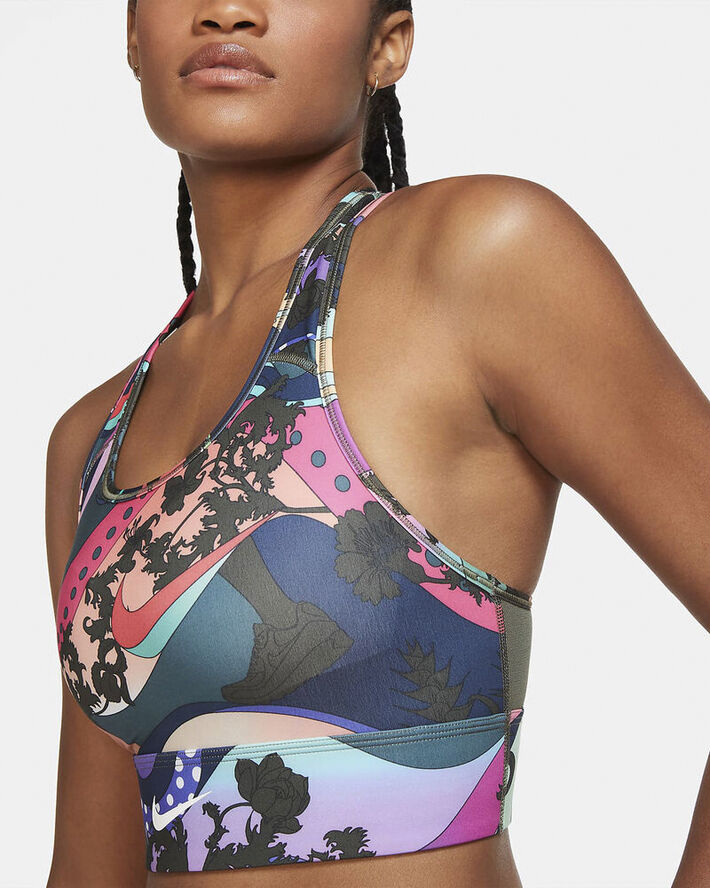 Swoosh Icon Clash - Sports-BH.