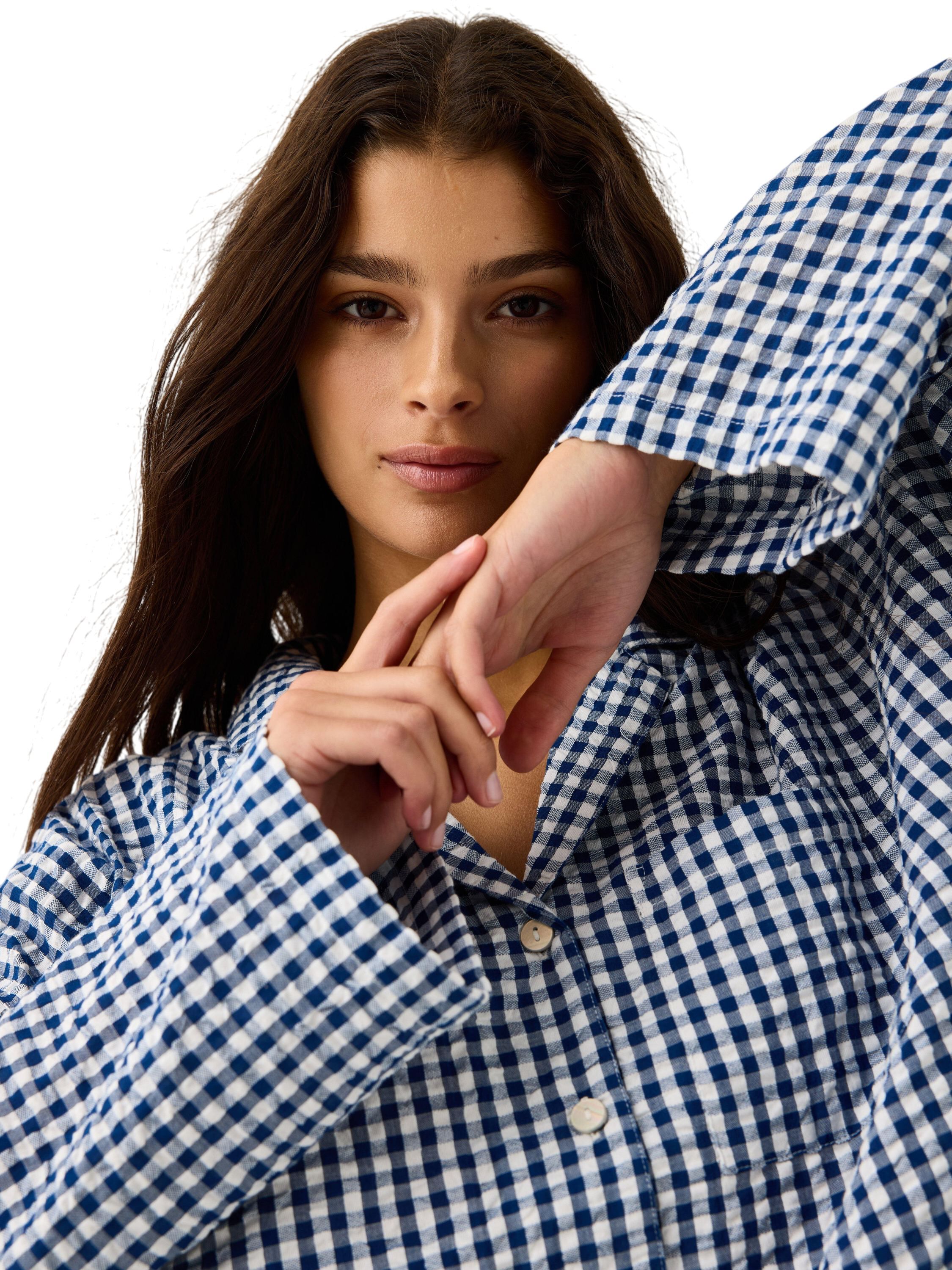 Pyjama shirt in seersucker with lon