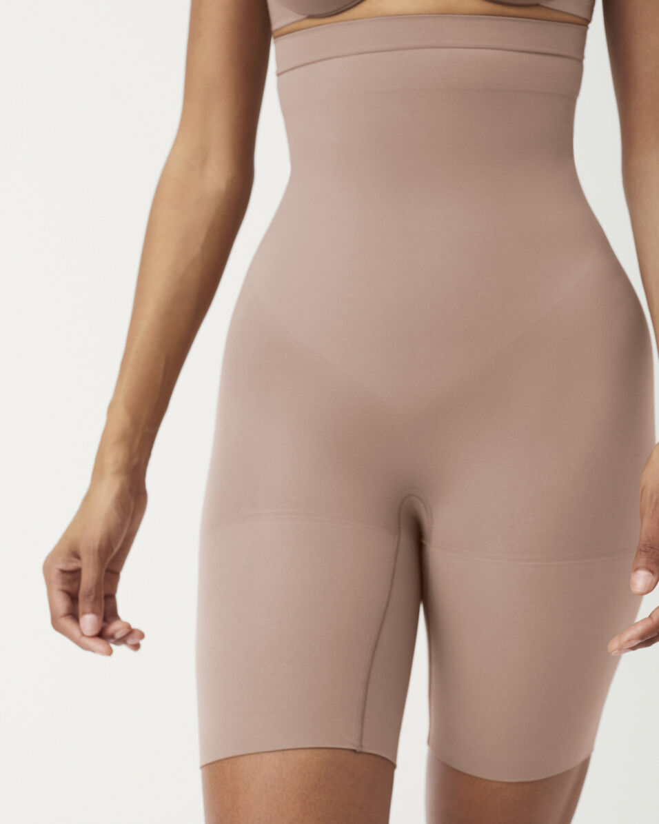 EVERYDAY SHAPING HW SHORT