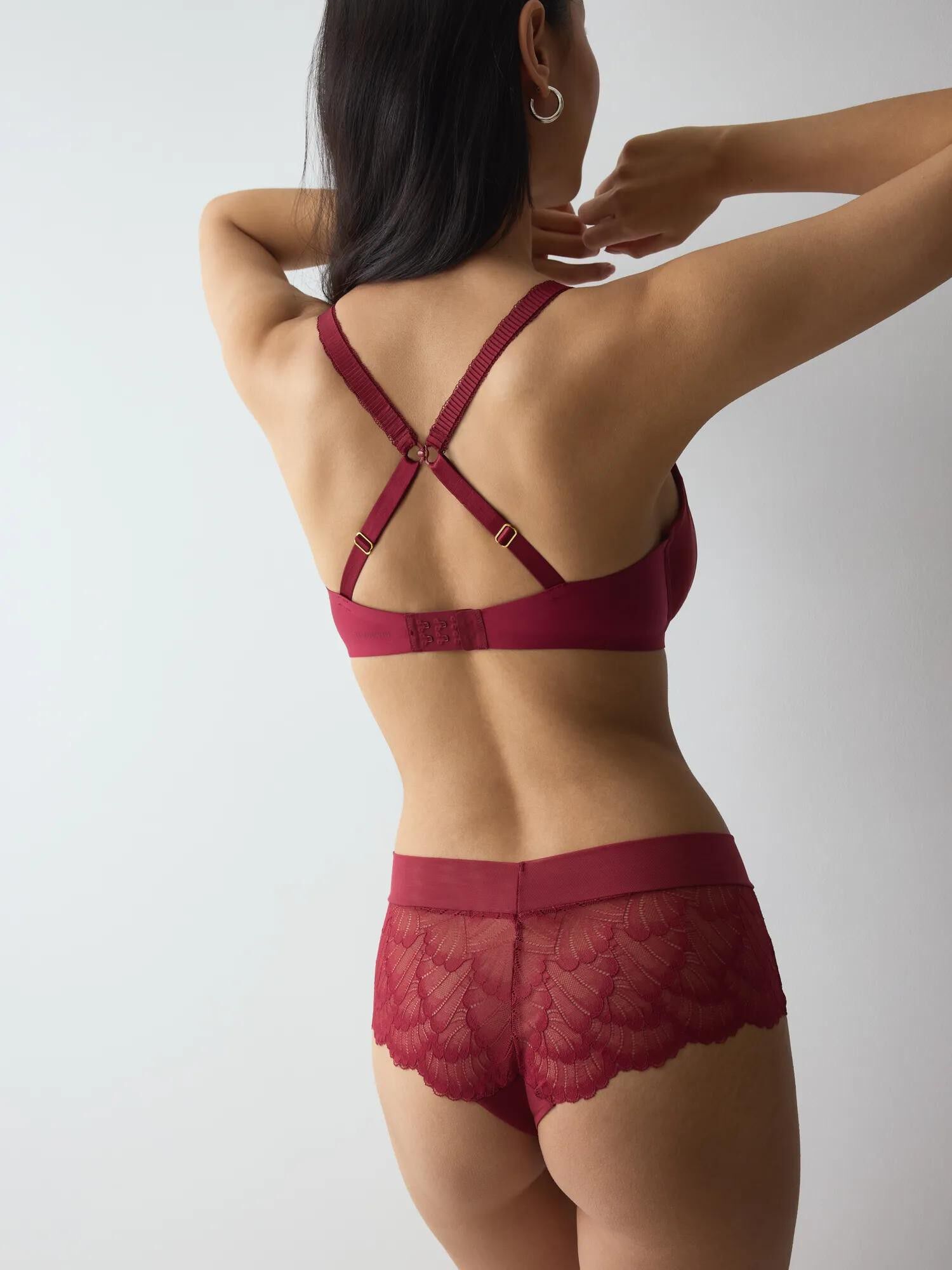 Love in Lace W