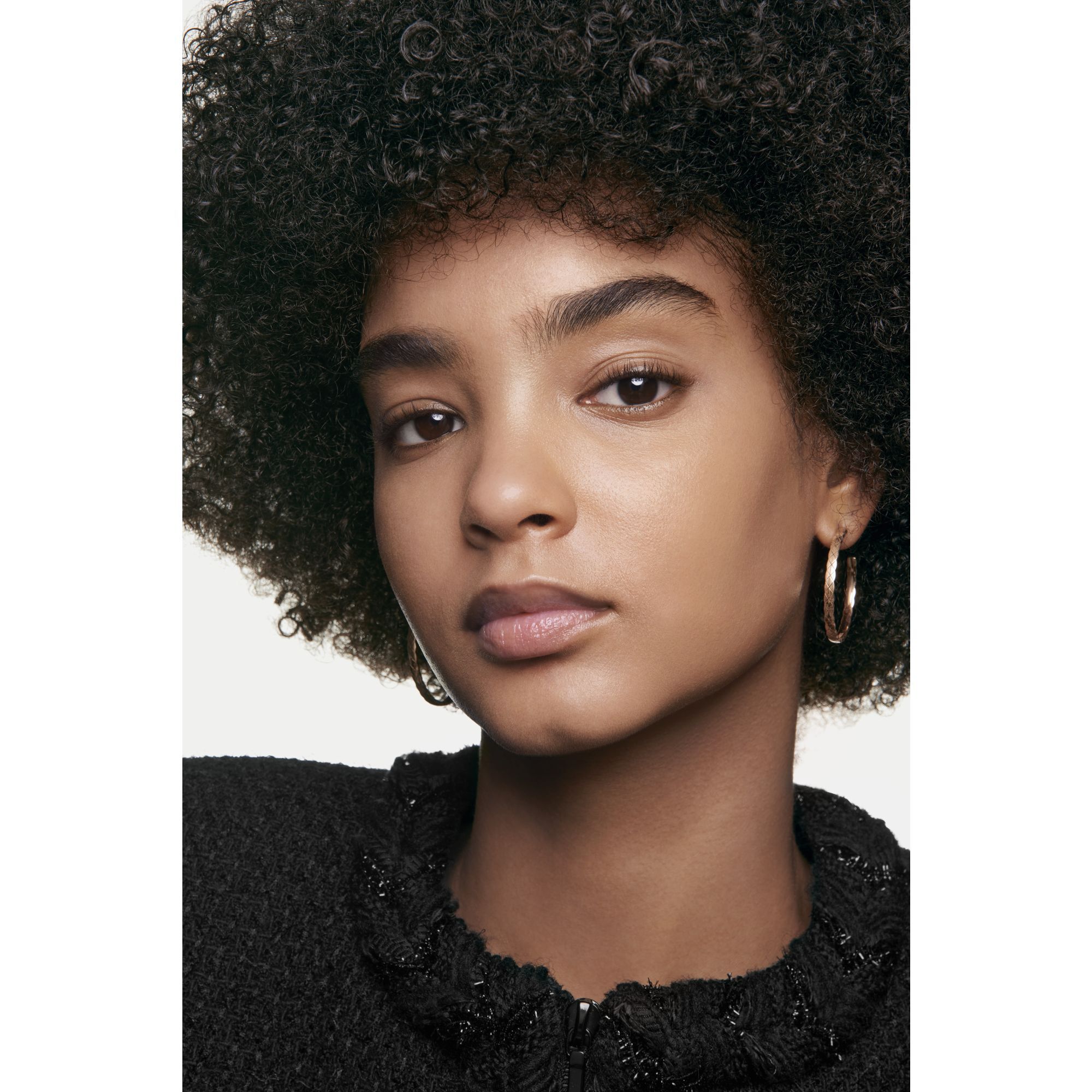 Illuminates - Hydrates - Protects