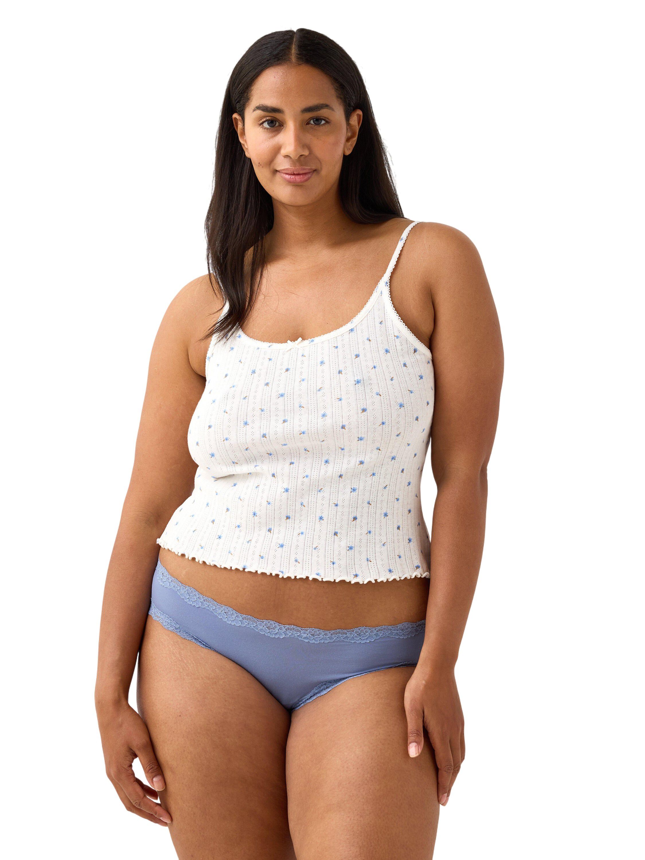 Brazilian cut briefs with low waist