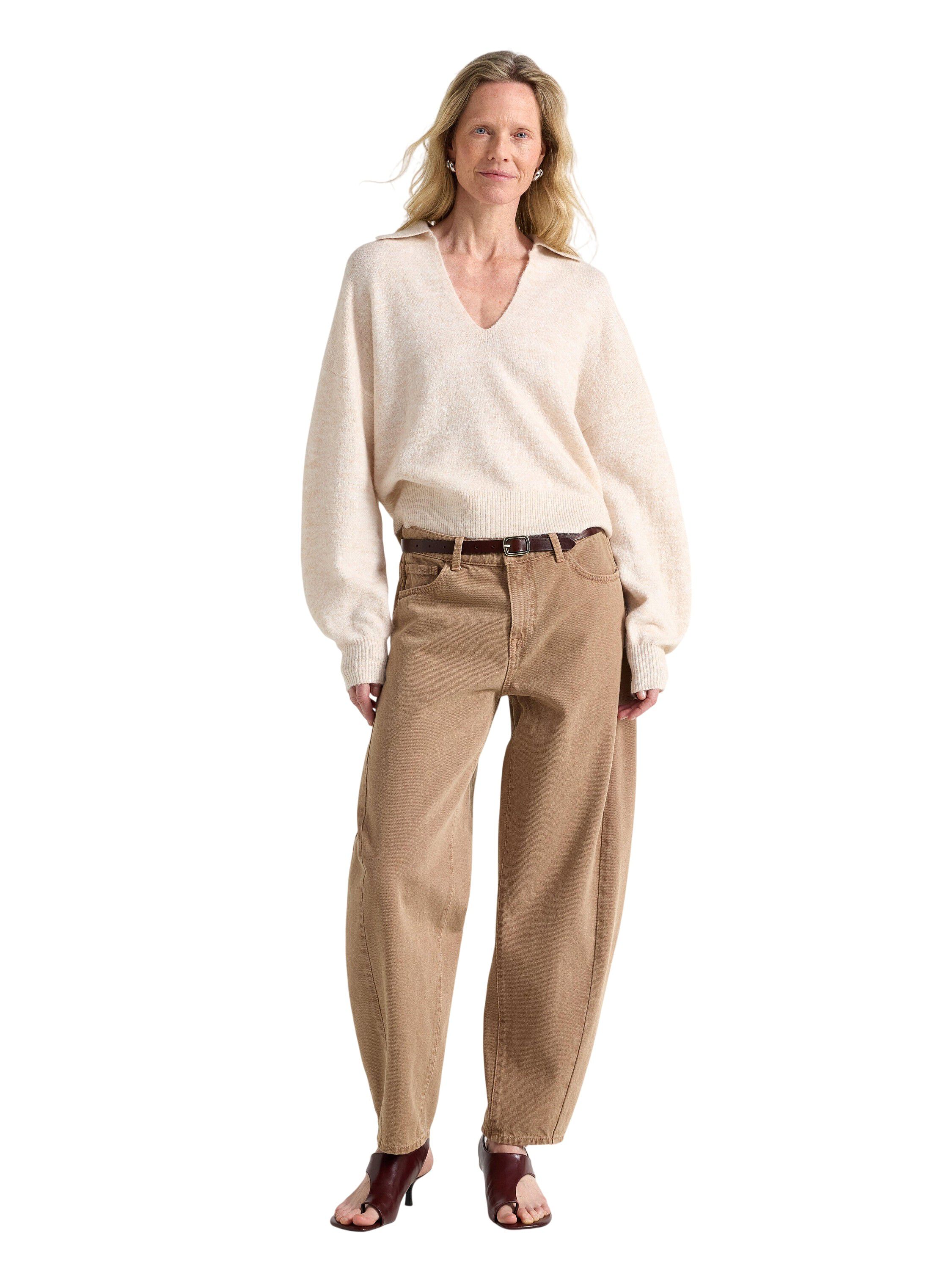 Strikket genser i mykt stoff med v-