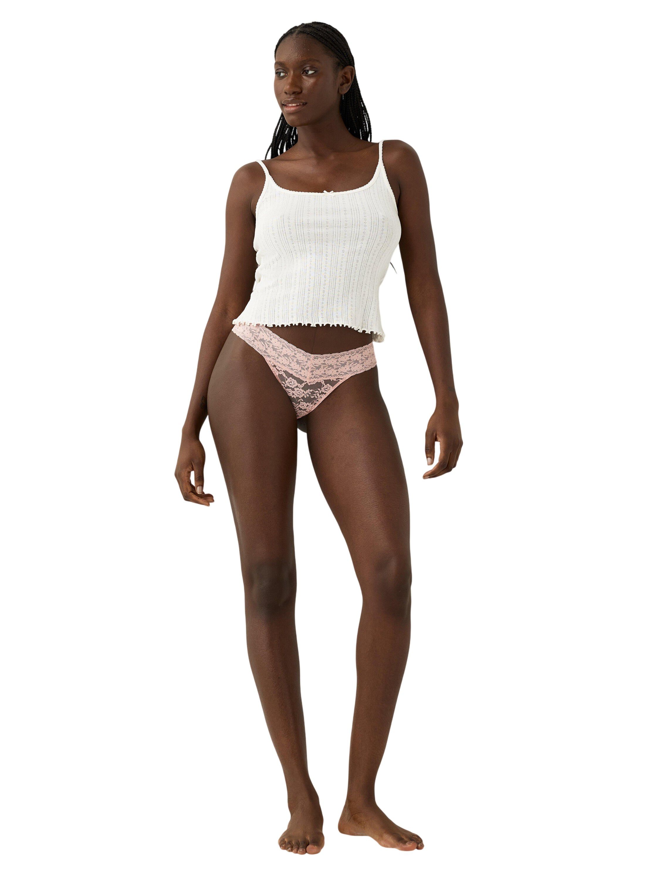 Stringtrosor i mjuk spets med l&aring;g m