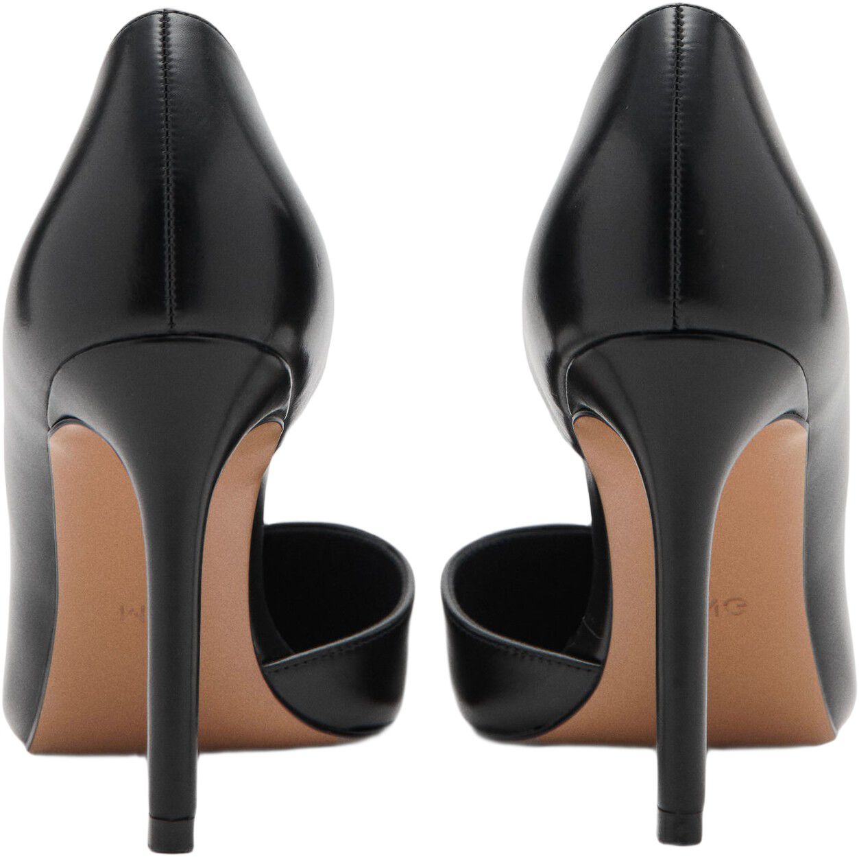 Asymmetrical heeled shoes